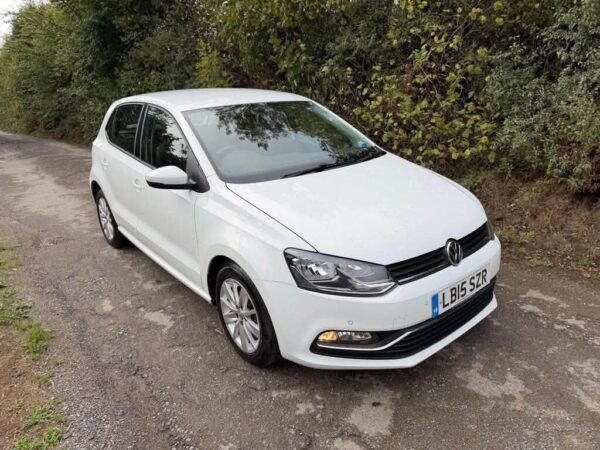2015 VOLKSWAGEN POLO
